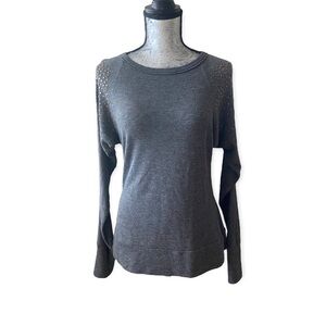 𝅺⭐️2 FOR $20⭐️ Long Sleeve Crew Neck Top With Shoulder Accents. Grey Size Small